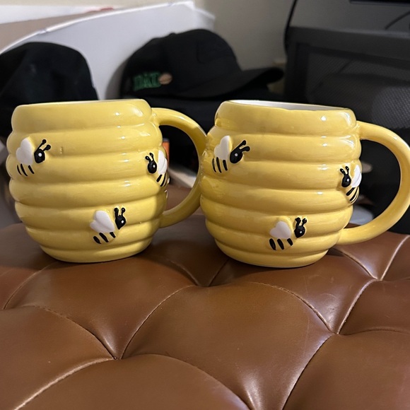 NEW Yellow Bee Mug for both mugs - Picture 3 of 3